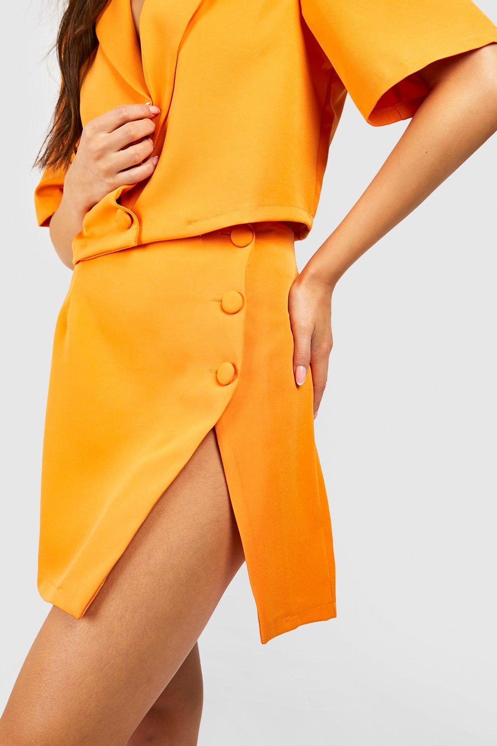 Side split outlet yellow skirt